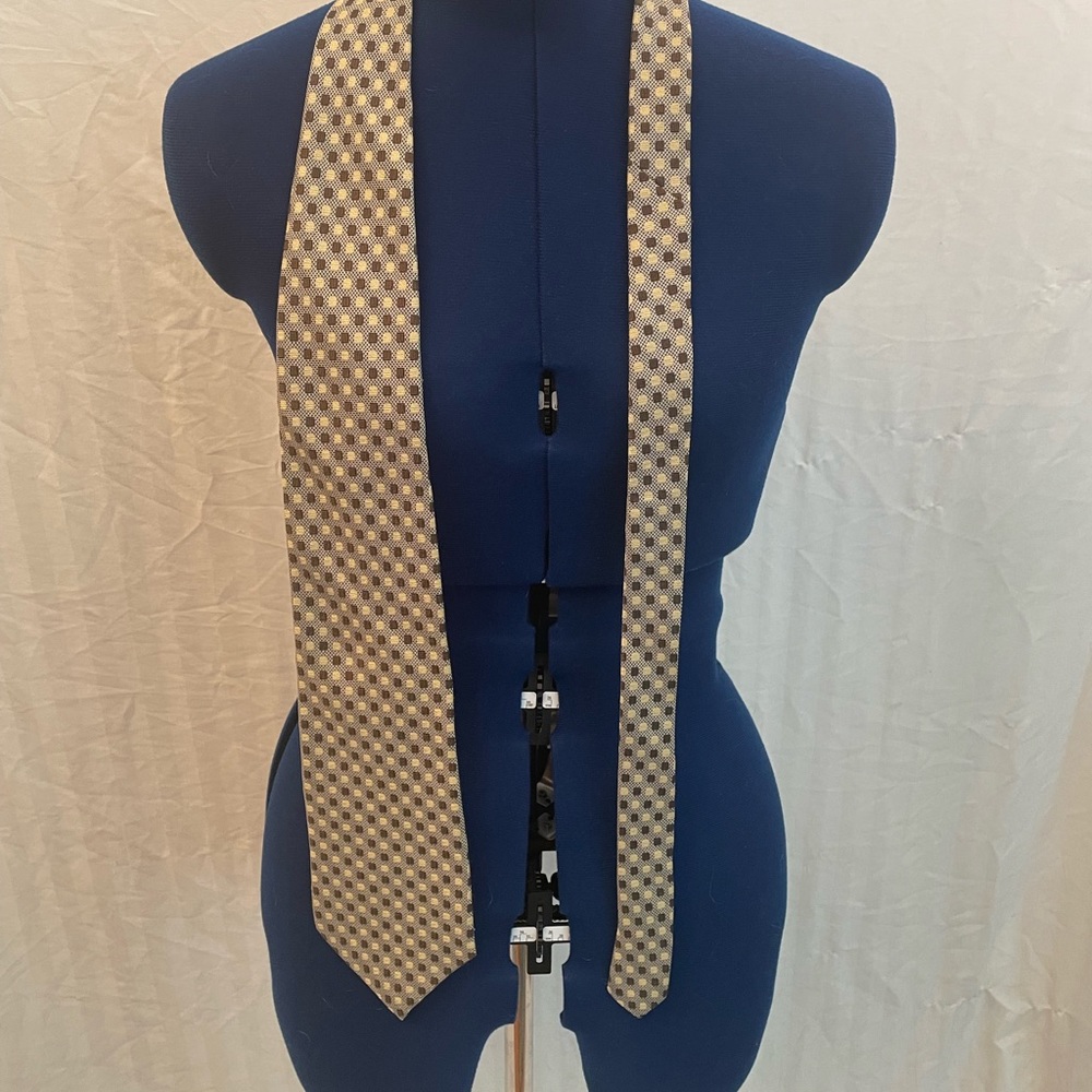 Dc Italian silk tie.
